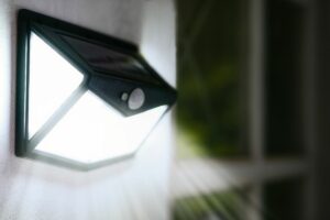 system links - how security cameras deter home burglaries - use with outdoor lighting